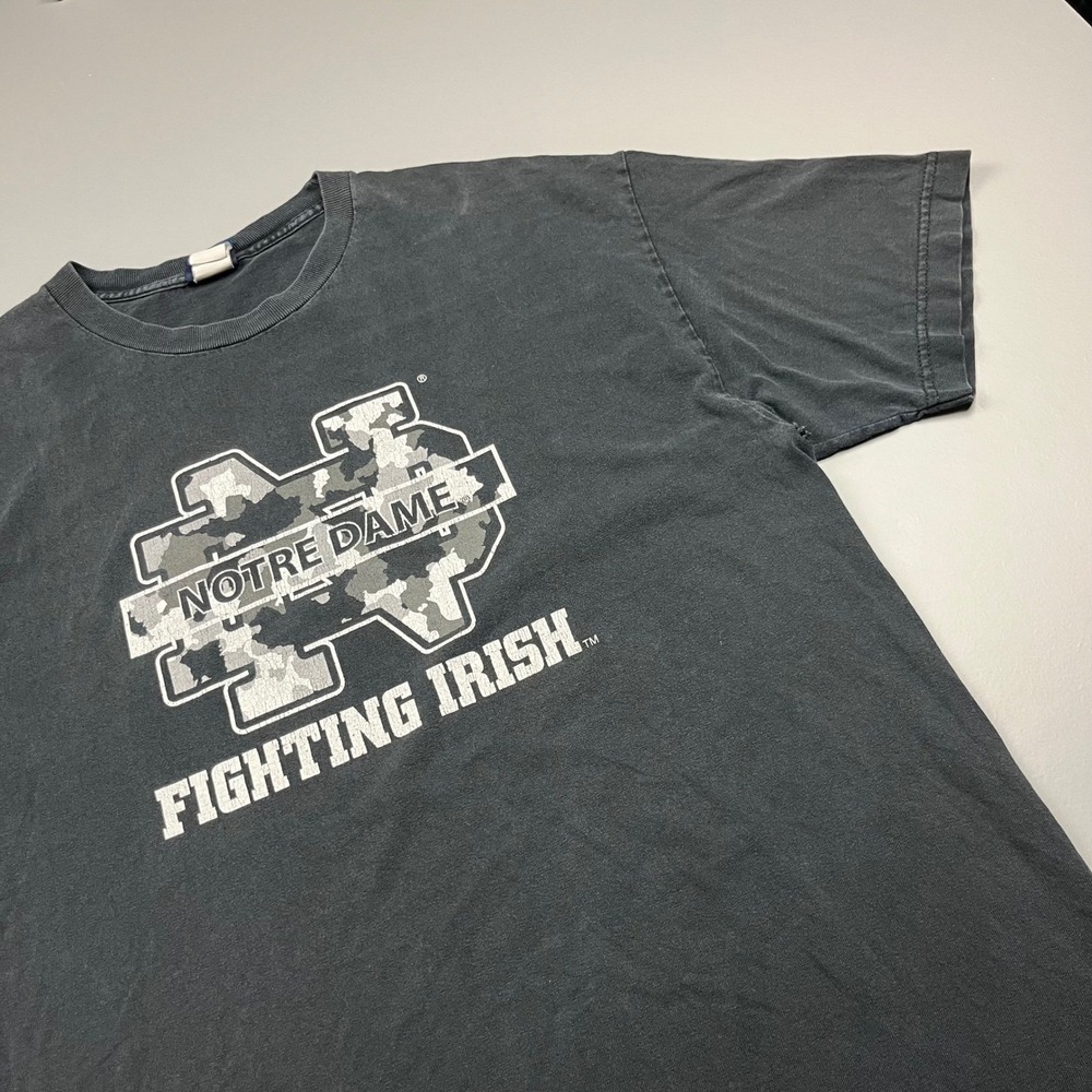 Champs Sports T-Shirt Mens XL Black Notre Dame Fighting Irish Camo Logo Tee Y2K